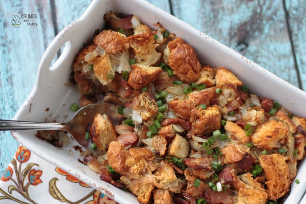 Bacon Croissant Stuffing | Crumbs and Chaos #Thanksgiving #sidedish www.crumbsandchaos.dreamhosters.com