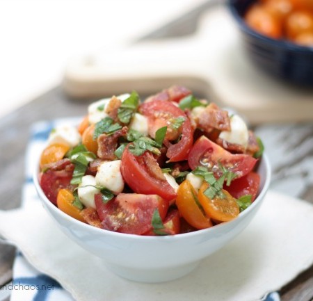 Bacon Basil Tomato Salad | Crumbs and Chaos #WalmartProduce #Tomatoes