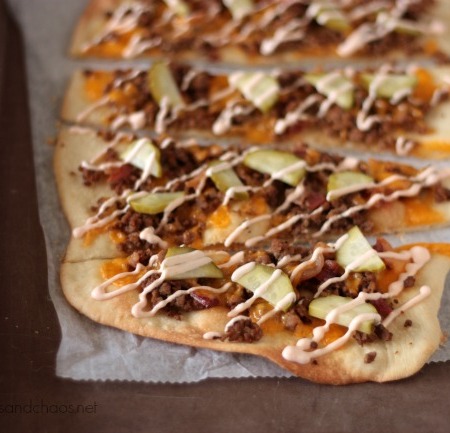 Bacon Cheeseburger Flatbread | recipe on www.crumbsandchaos.dreamhosters.com