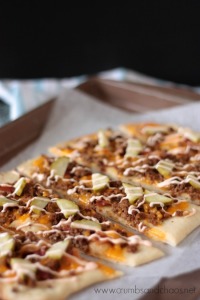 Bacon Cheeseburger Flatbread | recipe on www.crumbsandchaos.dreamhosters.com