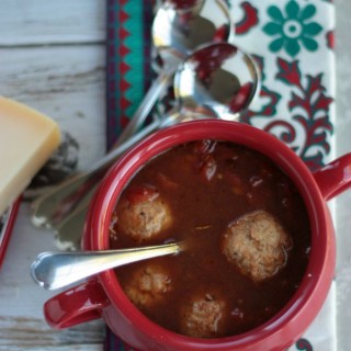 Easy Italian Meatball Soup | recipe on www.crumbsandchaos.dreamhosters.com